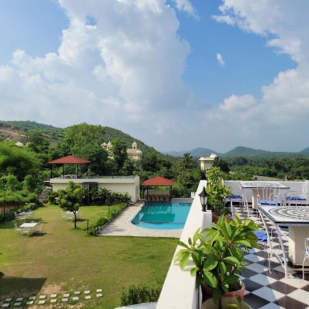 Aura Gold Resort Udaipur Extérieur photo