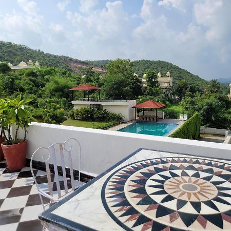 Aura Gold Resort Udaipur Extérieur photo