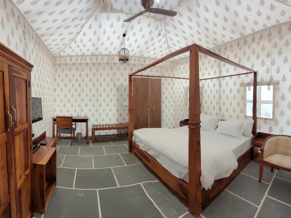Aura Gold Resort Udaipur Extérieur photo