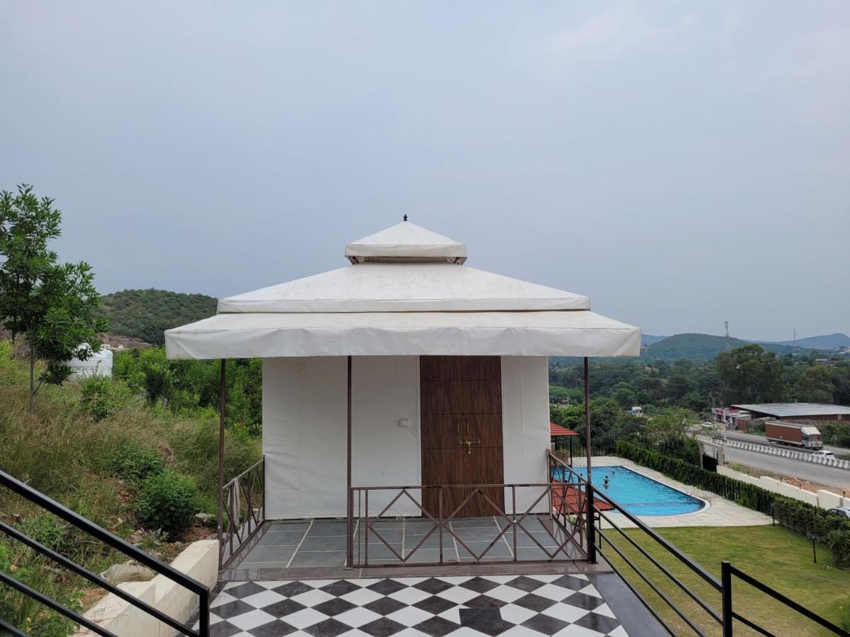 Aura Gold Resort Udaipur Extérieur photo