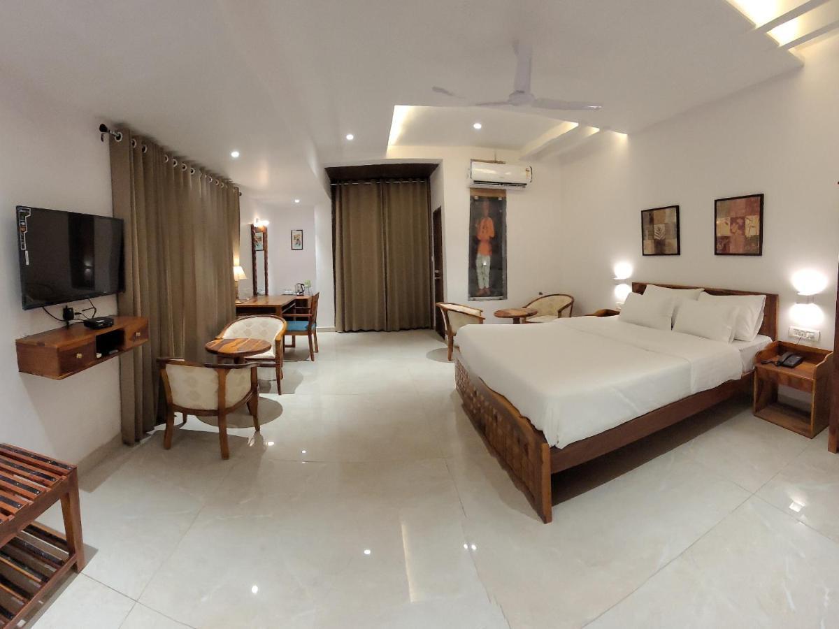 Aura Gold Resort Udaipur Extérieur photo