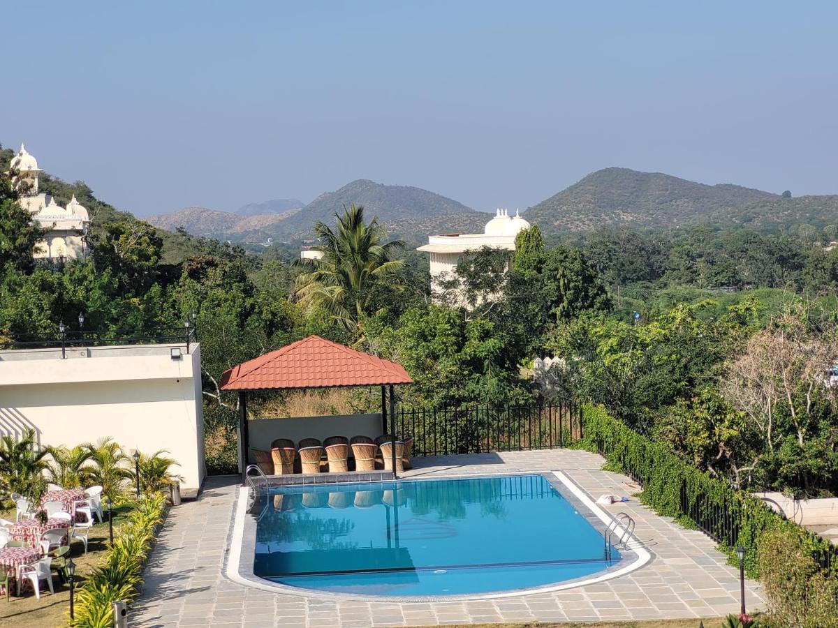 Aura Gold Resort Udaipur Extérieur photo