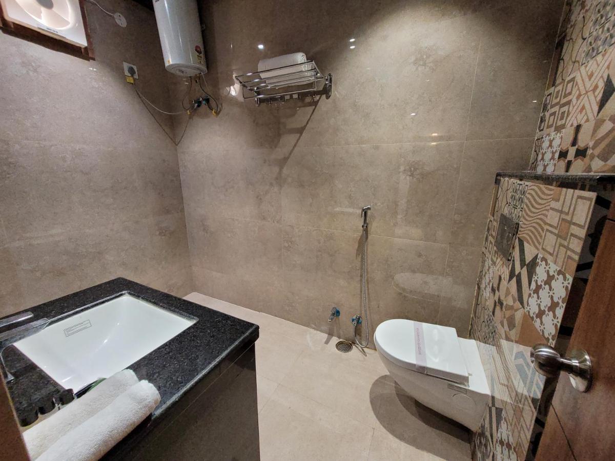 Aura Gold Resort Udaipur Extérieur photo