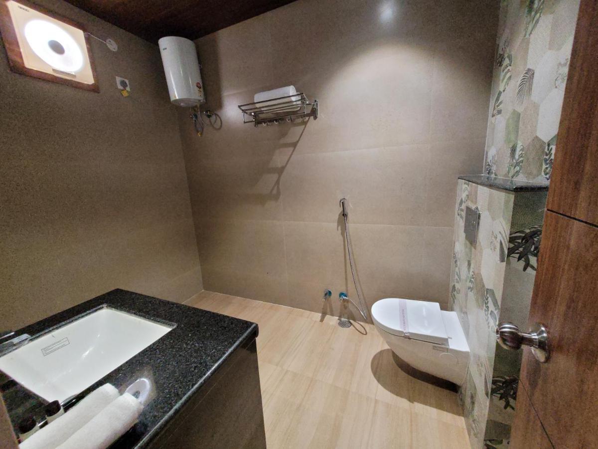 Aura Gold Resort Udaipur Extérieur photo