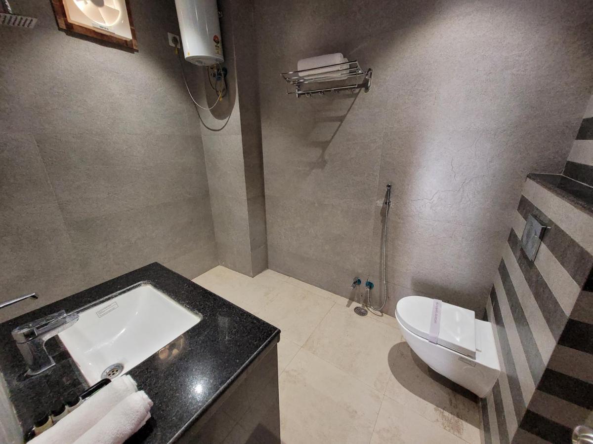 Aura Gold Resort Udaipur Extérieur photo