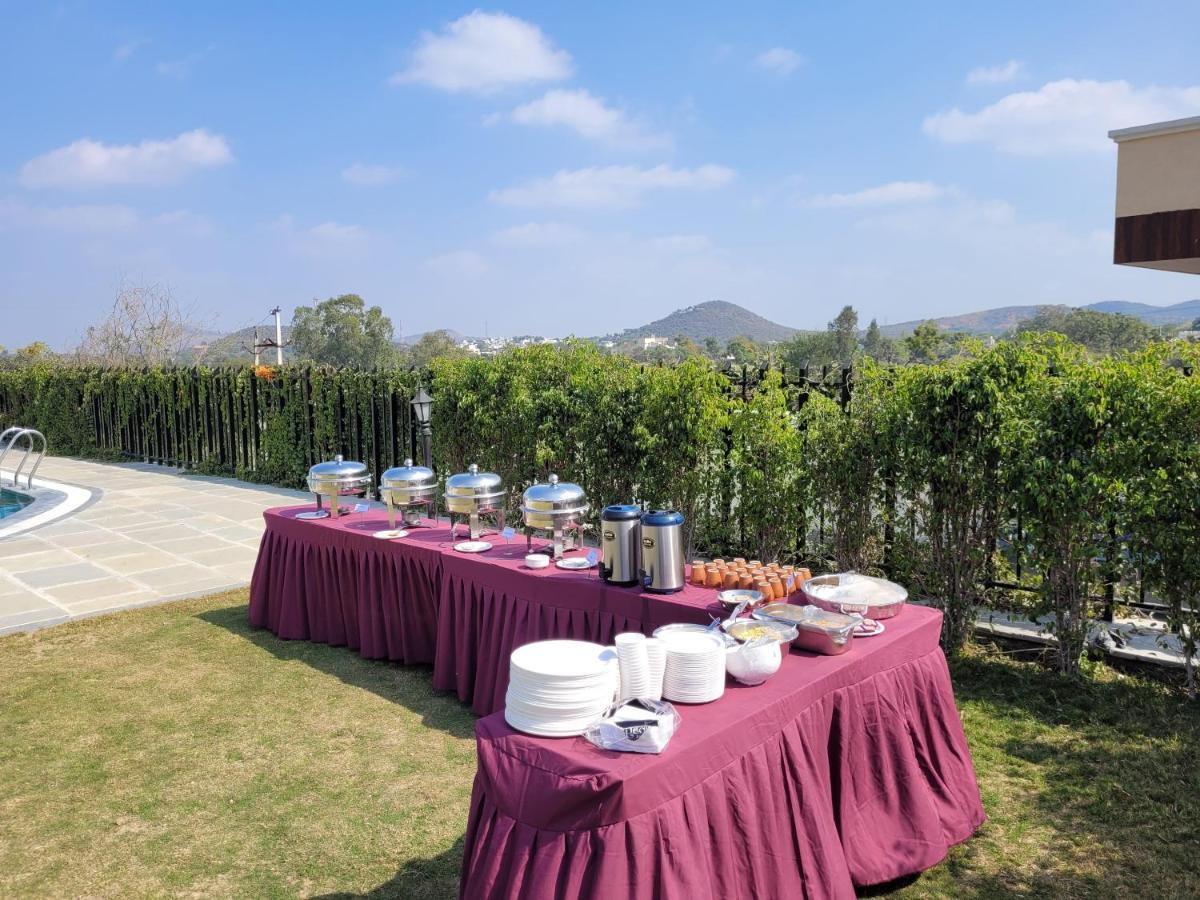 Aura Gold Resort Udaipur Extérieur photo